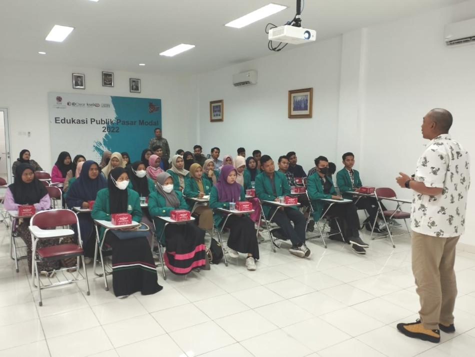 MAHASISWA EKONOMI SYARIAH DAN PERBANKAN SYARIAH STAI DINIYAH PEKANBARU MENGIKUTI EDUKASI PUBLIK PASAR MODAL