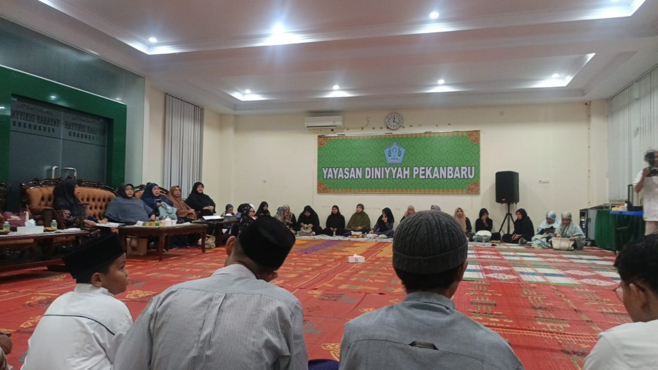 Civitas Akademika IAI Diniyyah Pekanbaru Ikuti Malam Ikhsan Yayasan Diniyyah Pekanbaru