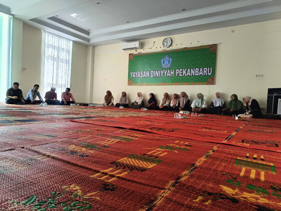 Syukuran 9 Dosen IAI Diniyyah Pekanbaru Lulus Sertifikasi Dosen 2025